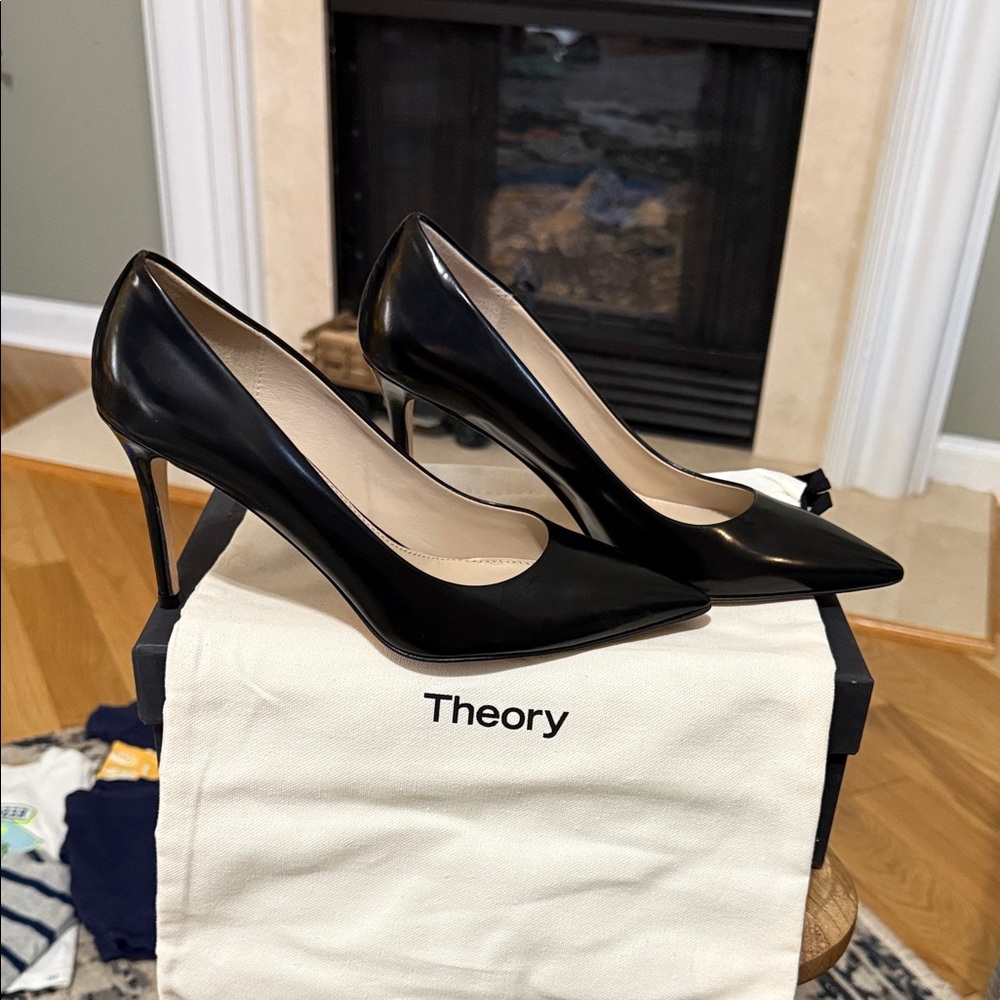 Theory Patent Leather Heel: size 38.5